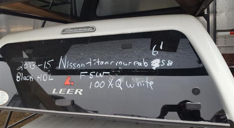 2015 LEER 2013-2015 Nissan Titan CC 6&#39; SB 100 XQ White Cap 